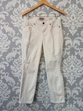 💫2/$25 • GUESS White Distressed Skinny Crop Mid Jeans